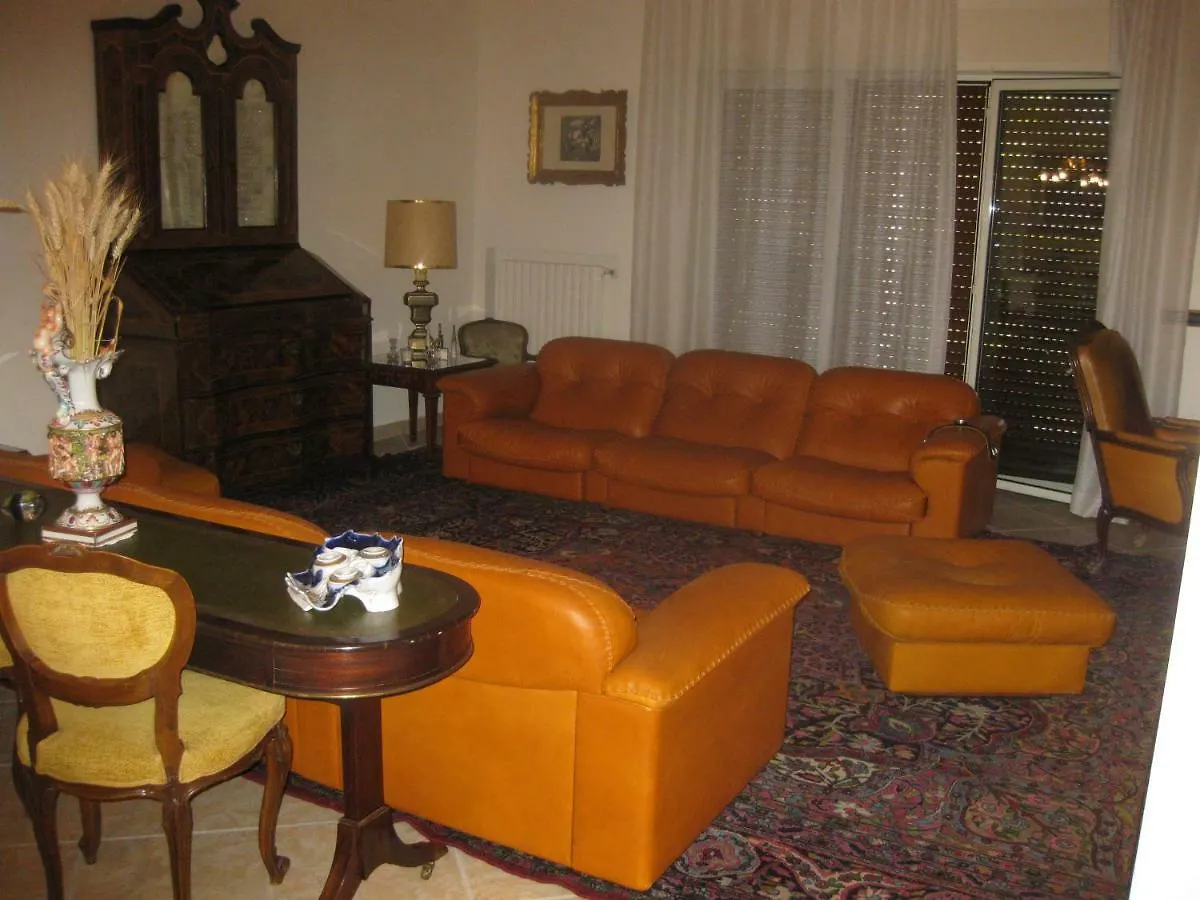 Villa Lucia Bari 2*,  Italia