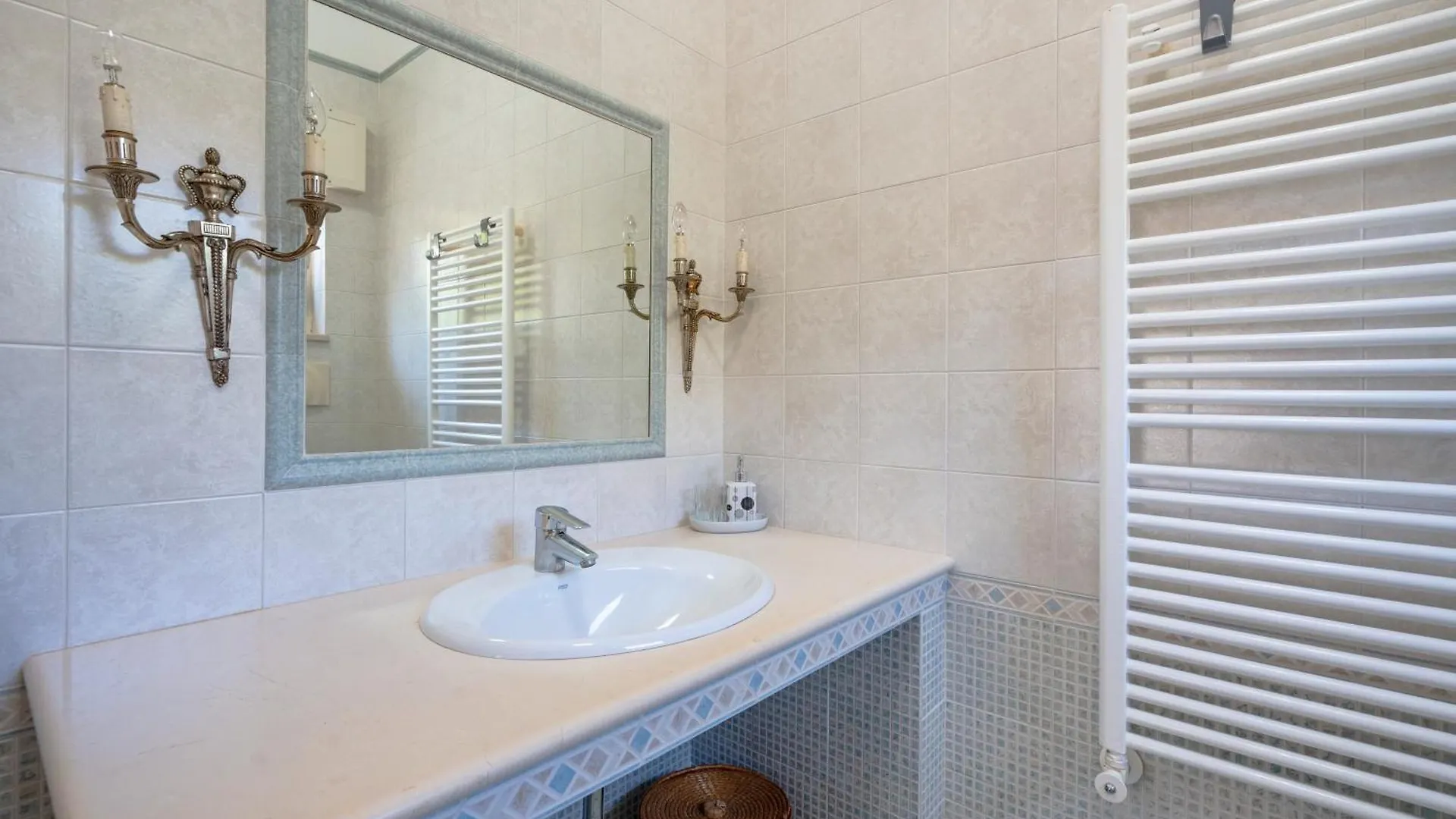 ** Couette-café Bnb Villa Lucia Bari Italie